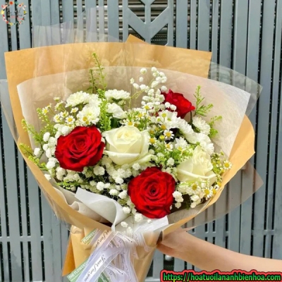 Bó Hoa Tình Yêu Đỏ Trắng SiiL Rose White FFB-LA30