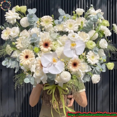 Hoa khai trương Tam Hiệp